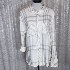 Romeo+Juliet Couture White and Gray Plaid Button-Up Shirt